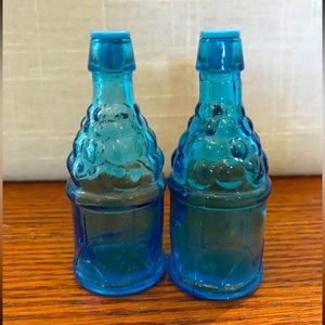 Western Rifle Herb Finley Blue Wheaton Glass Bottles
Salt and Pepper Shakers